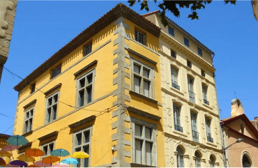 photo de travaux d'une façade réalisée par puerto peinture rénovation carcassonne et aude