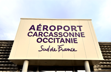 photo de travaux dde bardage de l'aéroport de carcassonne réalisé par puerto peinture rénovation carcassonne et aude
